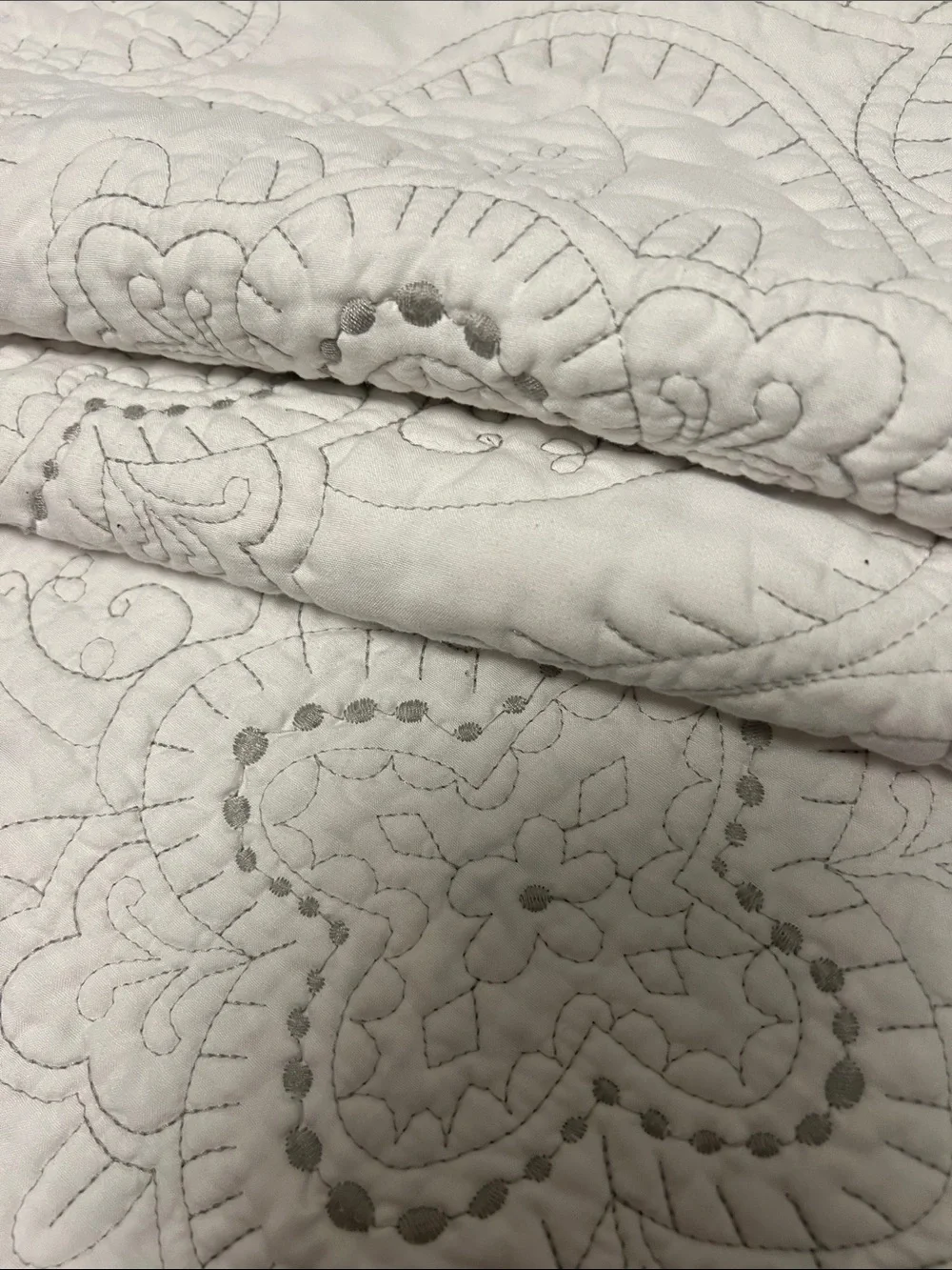 Vintage Cream Quilted Floral Medallion Bedspread